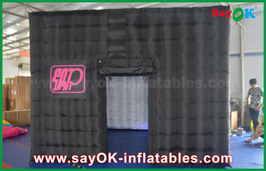 Aufblasbare Tür-schwarzer aufblasbarer Passfotoautomat des Foto-Studio-2 wasserdicht mit geführtem Streifen für Werbung