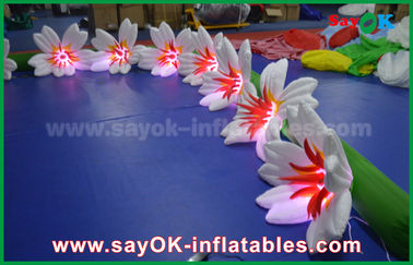 8m lange aufblasbare Beleuchtungs-Dekorations-Lilien-Nylonblume Chai für die Heirat