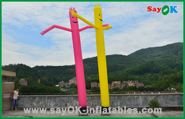 Ein mit Beinen versehener Luft-Tänzer Holiday Decorations Red/gelber aufblasbarer Rohr-Mann-tanzender Luft-Handelsmann