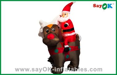 Netter Weihnachts-Sankt-Vater-aufblasbare Weihnachtsdekoration, die einen schwarzen Bären reitet