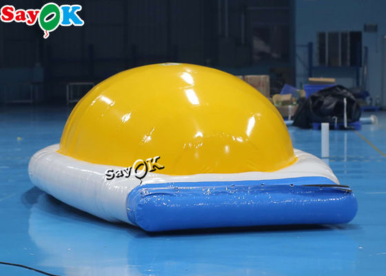 Aufblasbare Wasserkugeln Gelb Weiß 0,9mm PVC Aufblasbare Wasserspielzeuge Hindernislauf Sprung Sprungbett