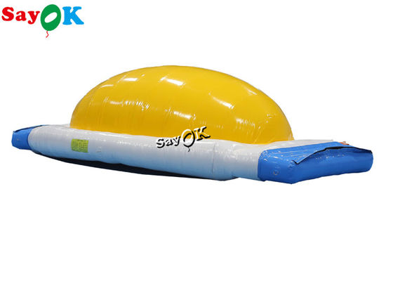 Aufblasbare Wasserkugeln Gelb Weiß 0,9mm PVC Aufblasbare Wasserspielzeuge Hindernislauf Sprung Sprungbett