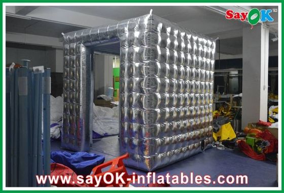 Aufblasbarer Foto-Studio-Splitter außerhalb des weißen inneren Passfotoautomat-Zeltes aufblasbar mit zwei Türen