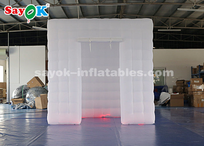 Ereignis-Stand zeigt einzigartigen aufblasbaren Passfotoautomaten mit ändernden Licht dem 17 Farbeled an